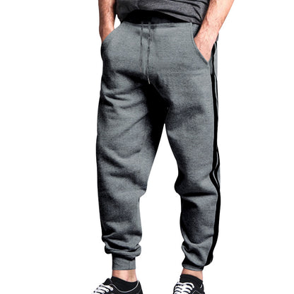 Men's sporty jogging pants with practical pockets and contrast stripes Skorter