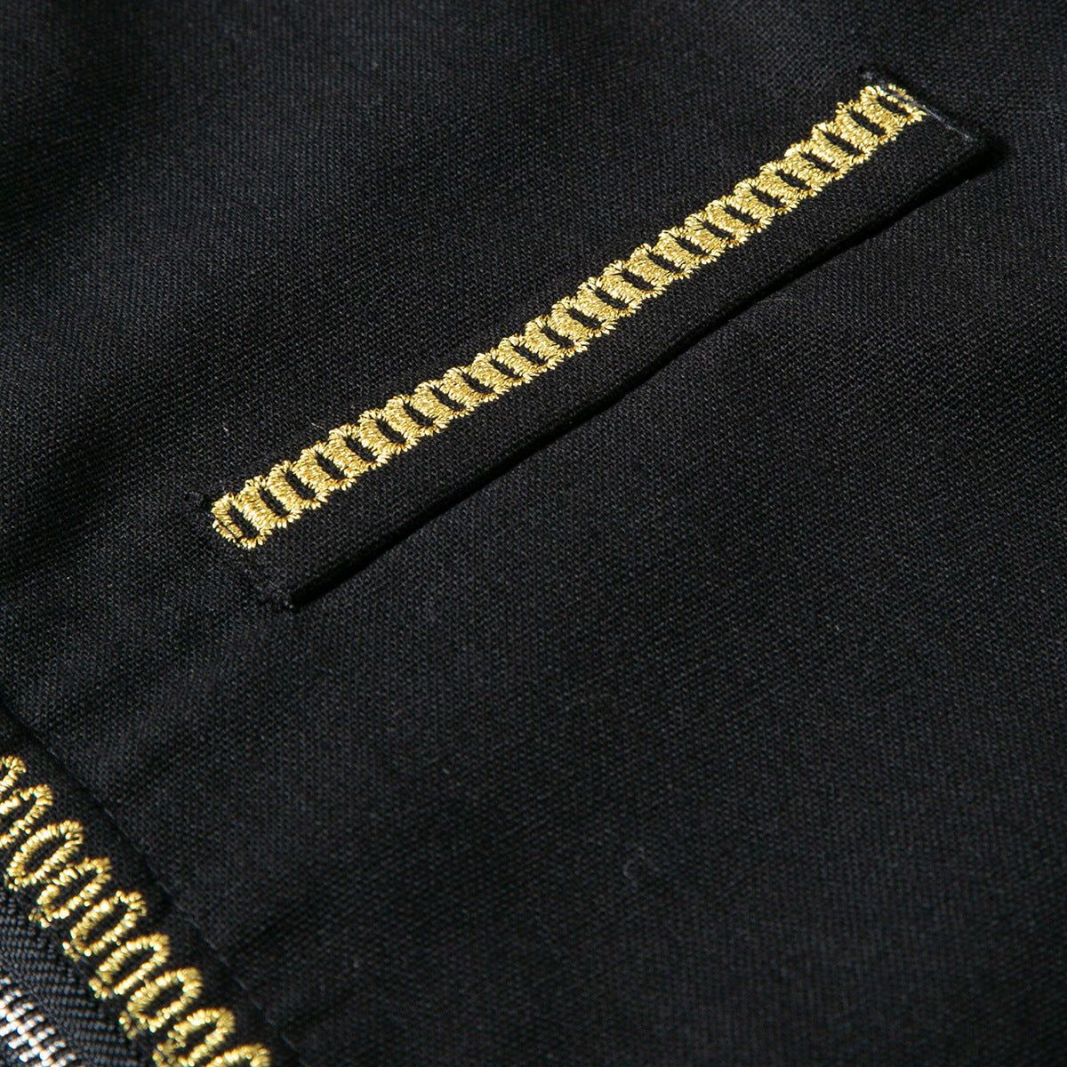 Men's Elegant Kurta with Fine Embroidery Skorter