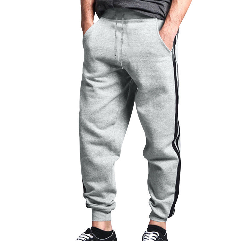 Men's sporty jogging pants with practical pockets and contrast stripes Skorter