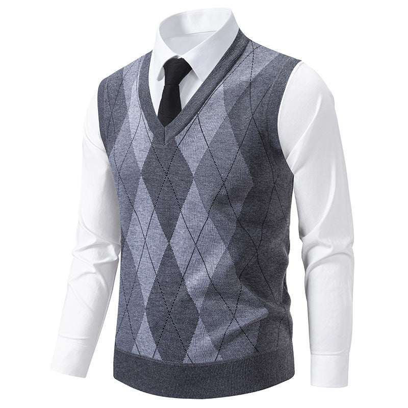 Men's sweater with V-neck and classic diamond pattern Skorter