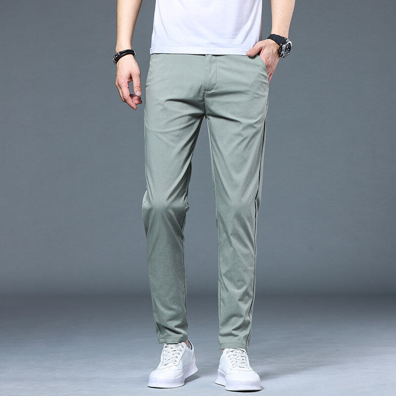 Luftiga herrbyxor i modern slim-fit-design Skorter