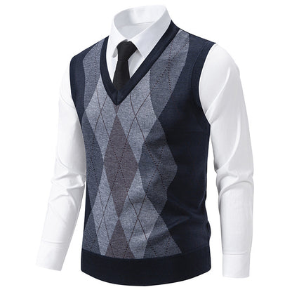 Men's sweater with V-neck and classic diamond pattern Skorter