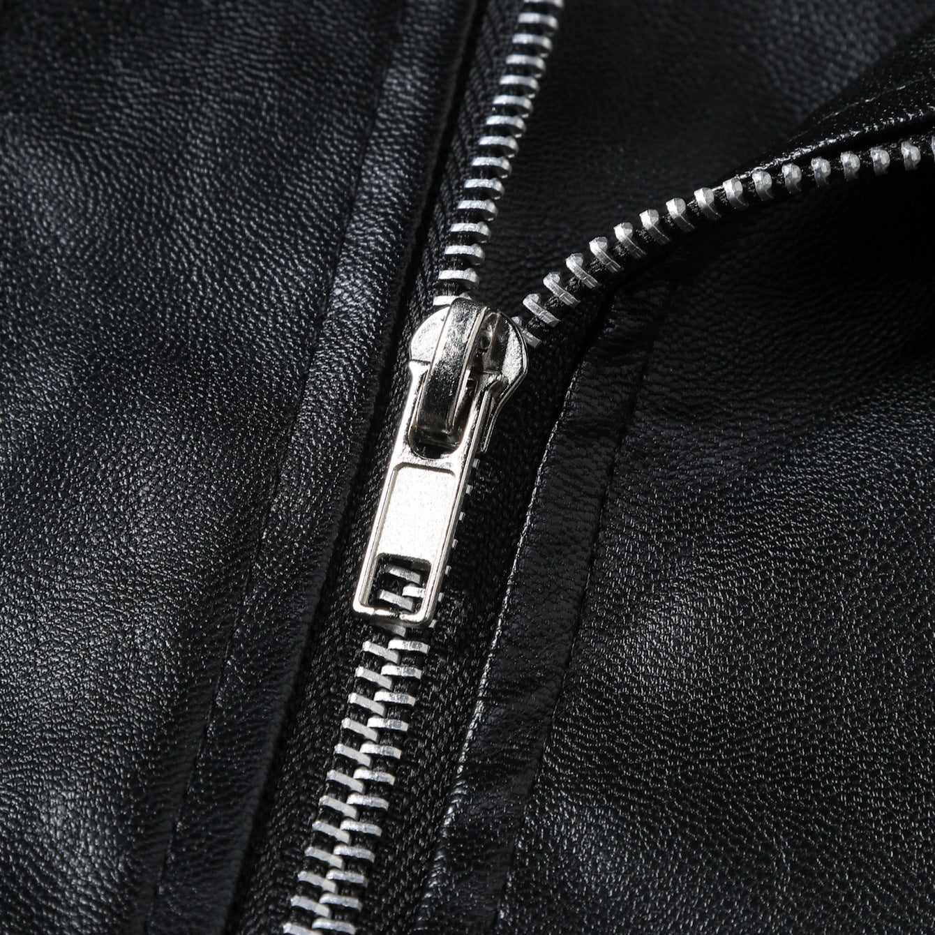 Herr bikerjacka i skinn med asymmetrisk dragkedja och praktiska fickor Skorter