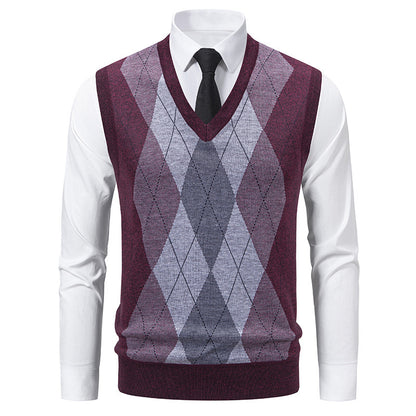 Men's sweater with V-neck and classic diamond pattern Skorter