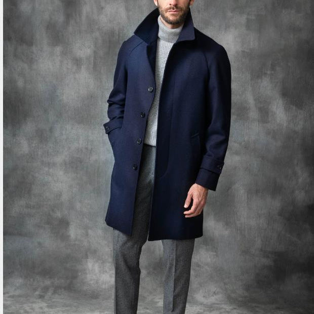 Men's elegant trench coat with waist belt and modern accents Skorter