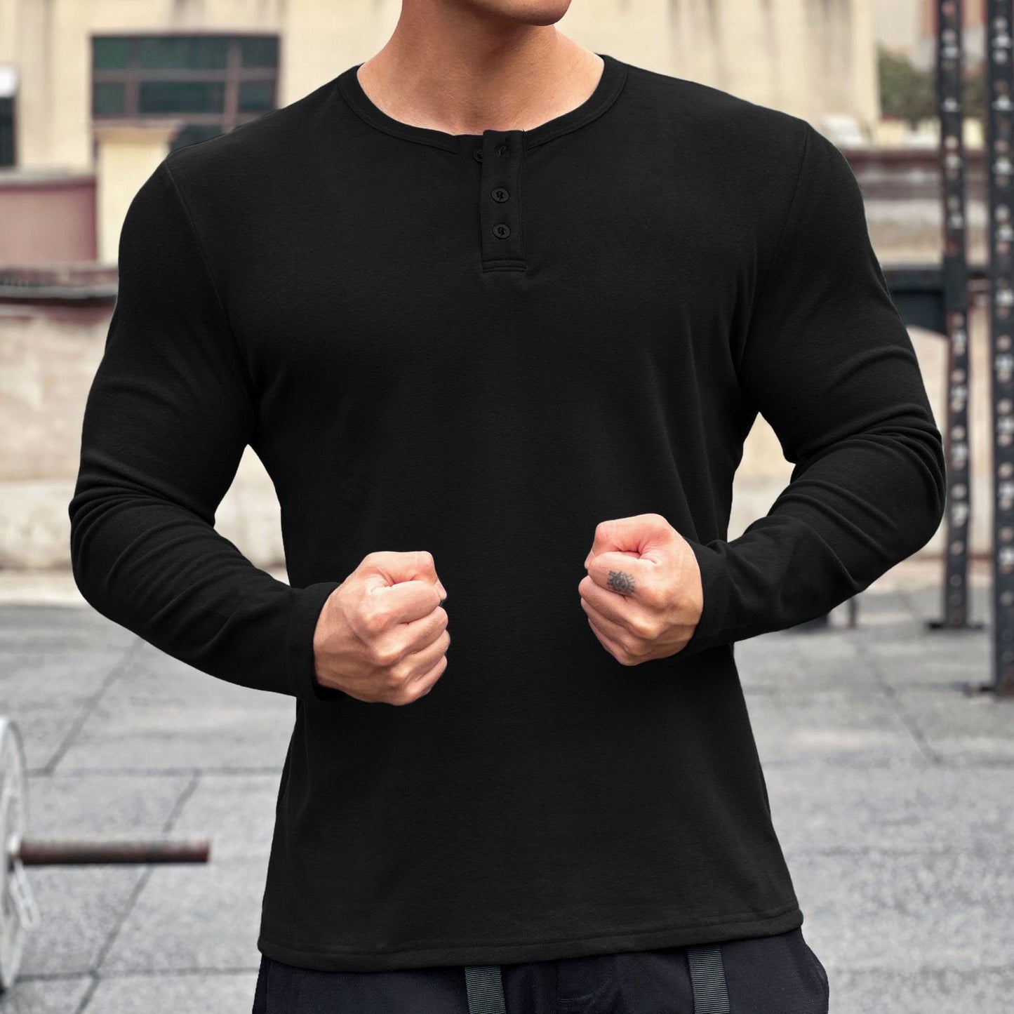 Men's stylish long-sleeve shirt with modern button closure Skorter