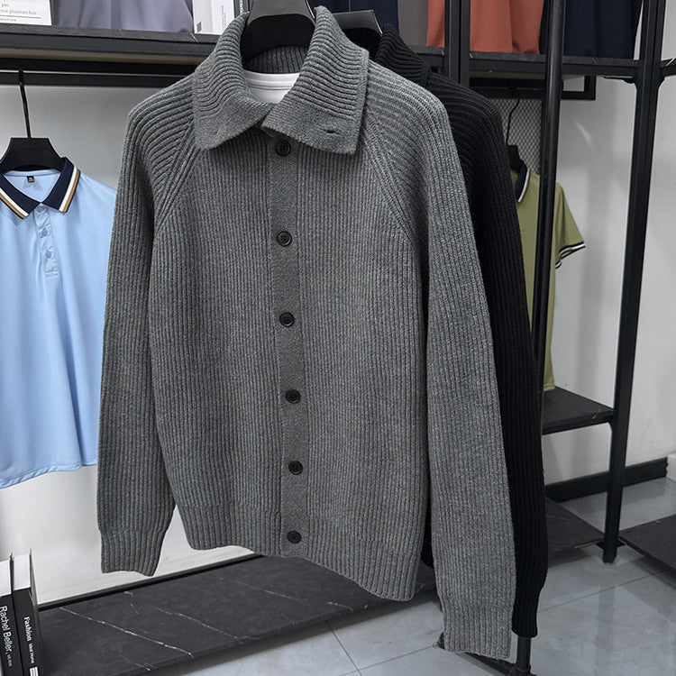 Herrkofta med mjukt ribbstickat mönster och button-down-krage Skorter