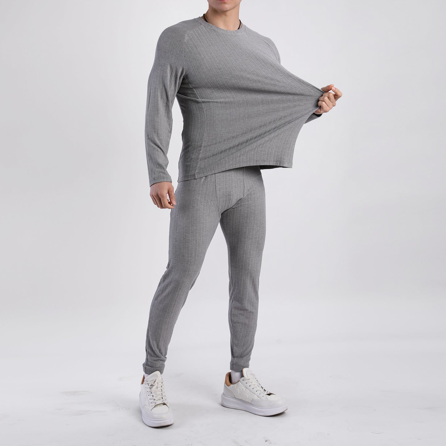 Men's thermal set with innovative heat insulation and moisture-wicking properties Skorter