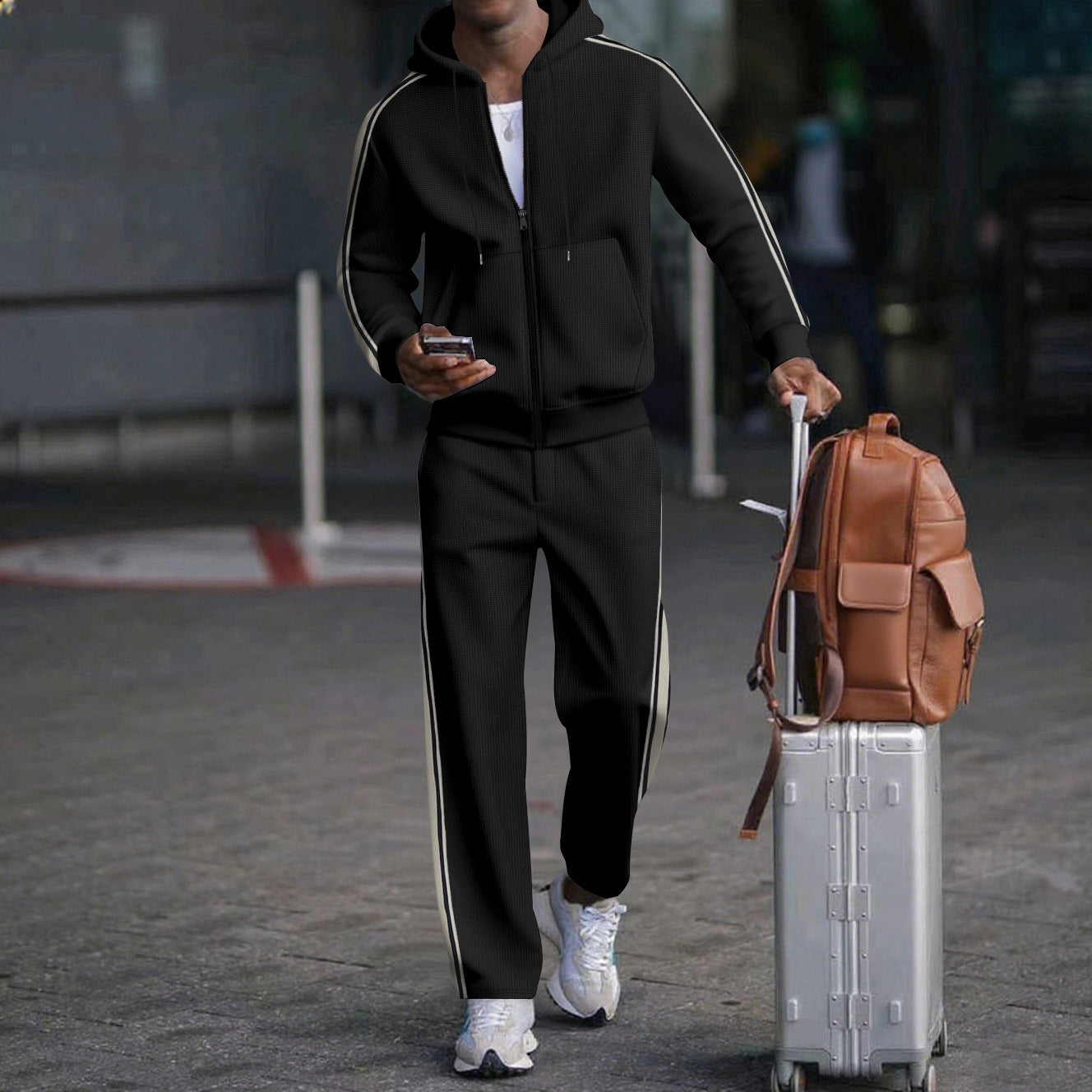 Men's sporty travel suit with functional pockets and breathable material Skorter