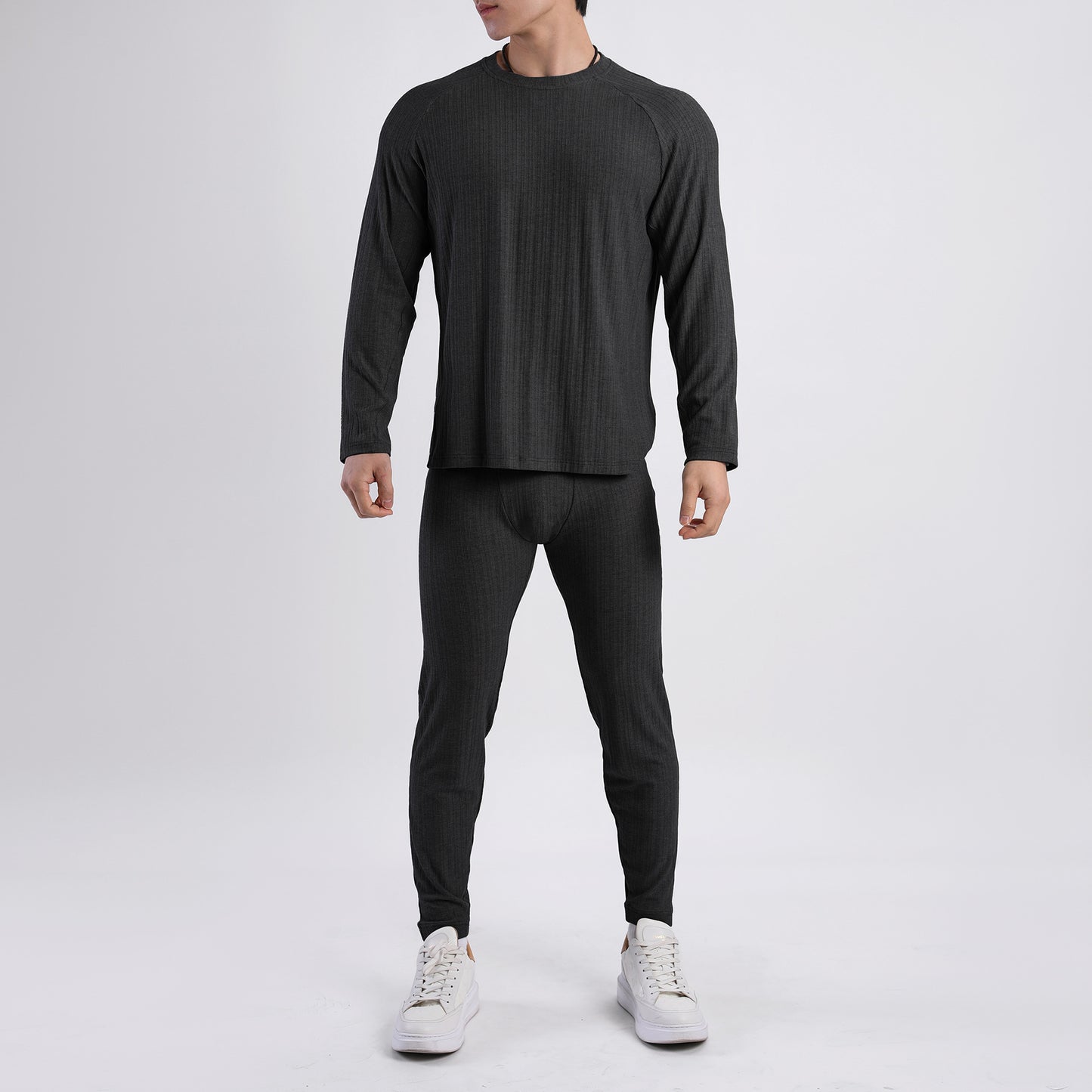 Men's thermal set with innovative heat insulation and moisture-wicking properties Skorter