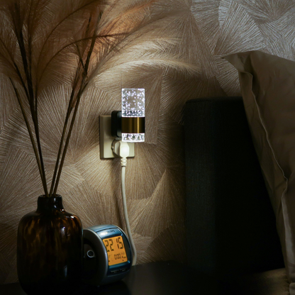 Skorter | LumiKristall Plug-in Wall Lamp with Light Sensor
