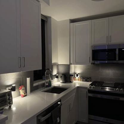 Skorter | Alova LED Plug-In Wall Light – Dimmable Sensor Lamp for Hallways, Stairs & Bedrooms