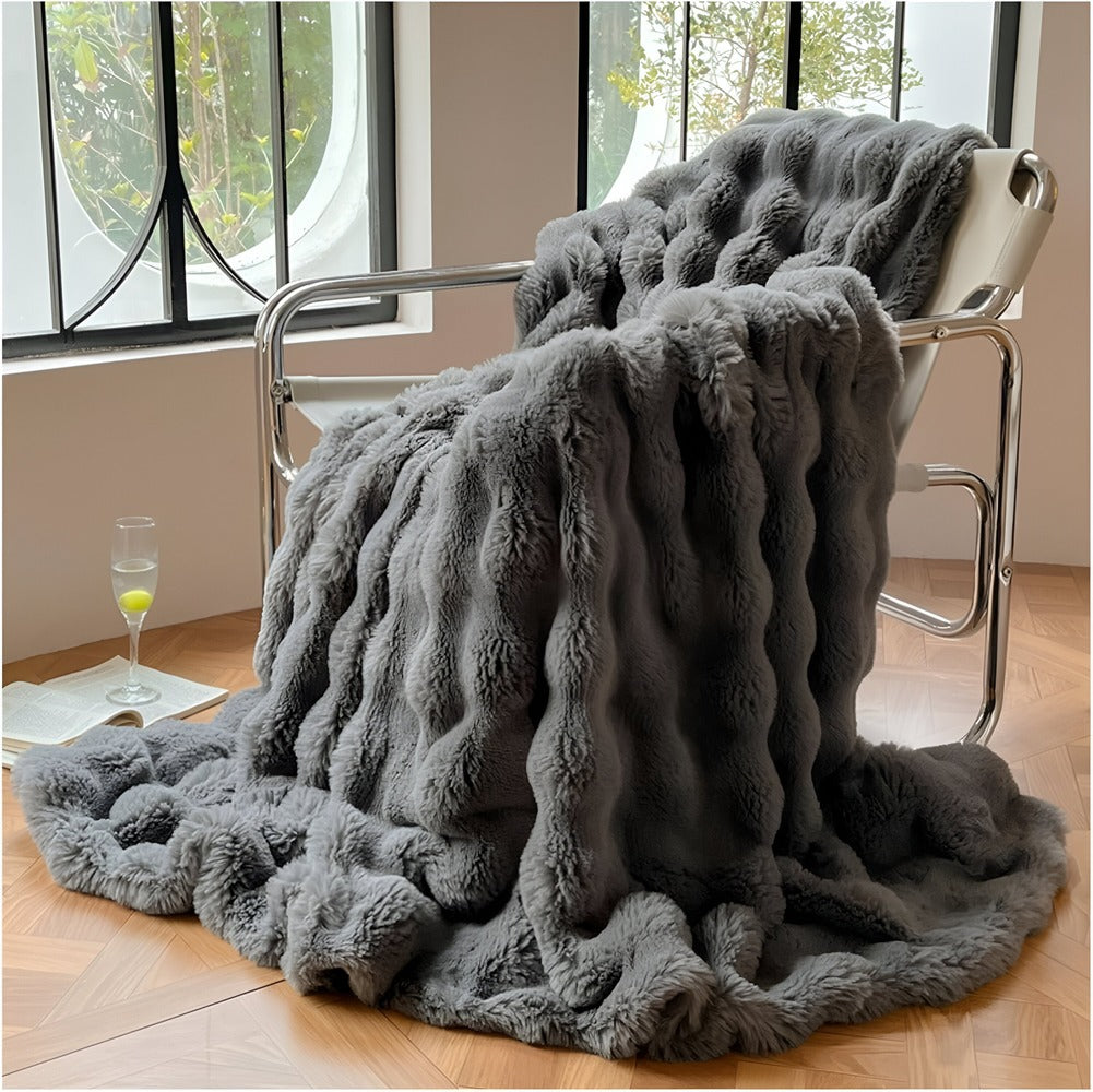 Skorter | Fluffy Faux Fur Travel Blanket – Soft and Washable Fleece Blanket