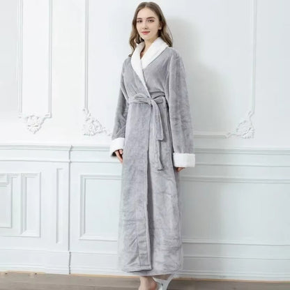 Skorter | Plush Fleece Contrast Trim Bathrobe