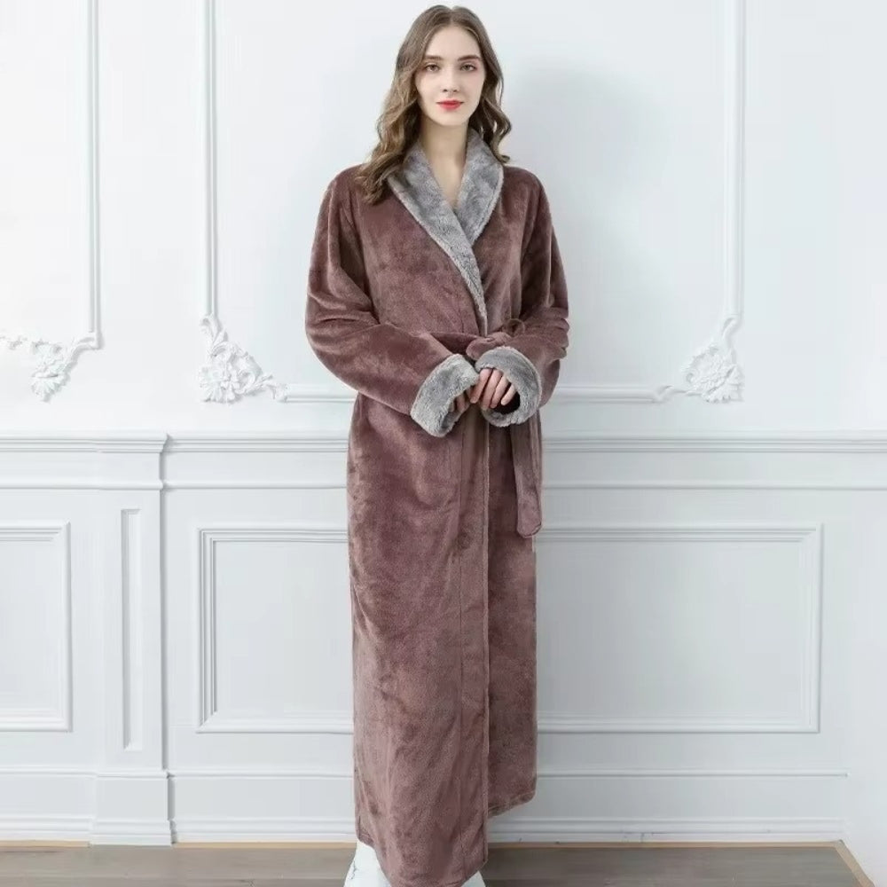 Skorter | Plush Fleece Contrast Trim Bathrobe