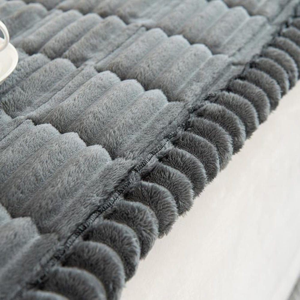 Skorter | Plush Pleated Edges Sofa Cover