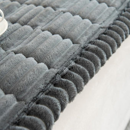 Skorter | Plush Pleated Edges Sofa Cover