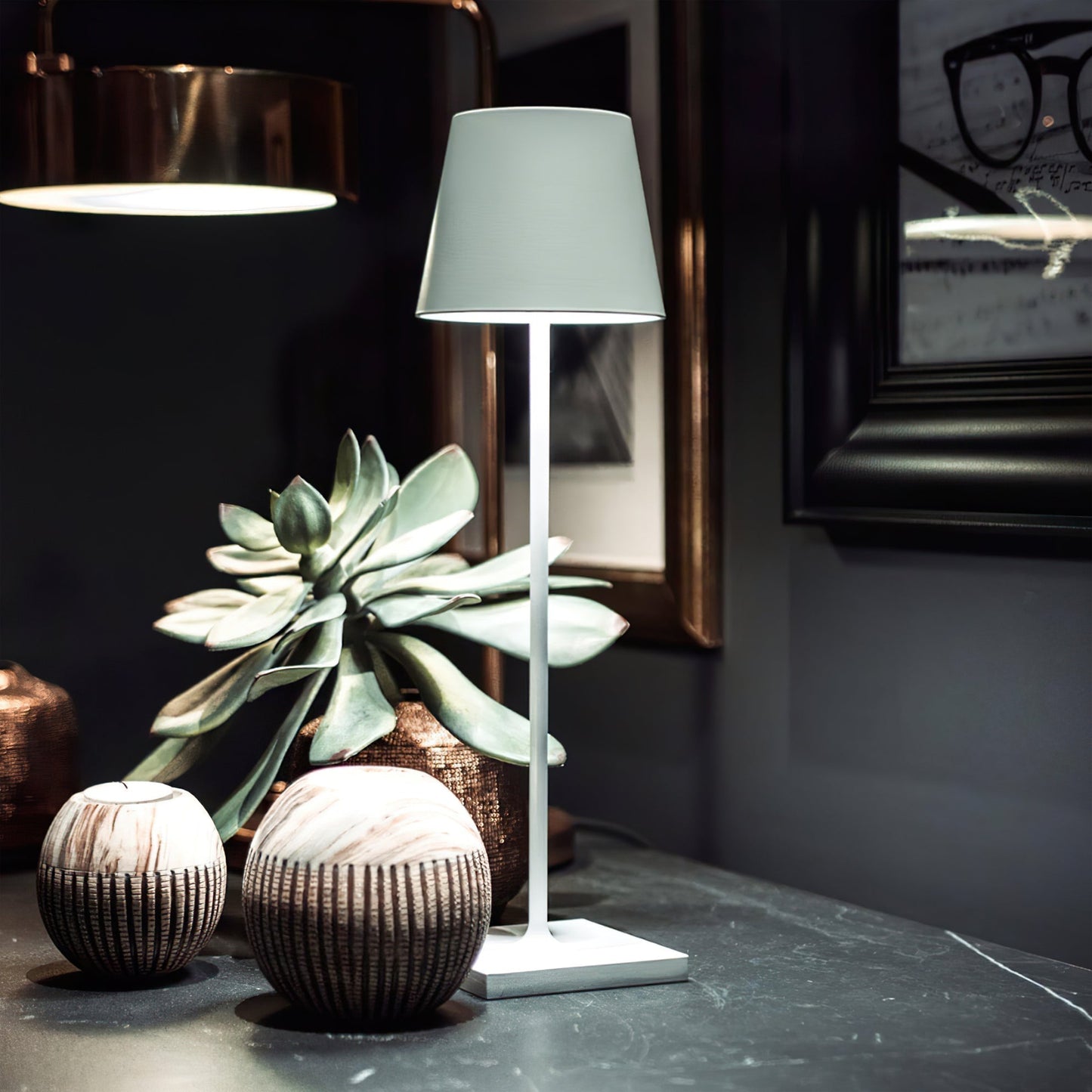 Skorter | PoldLight – Modern LED Table Lamp with Charging Capability