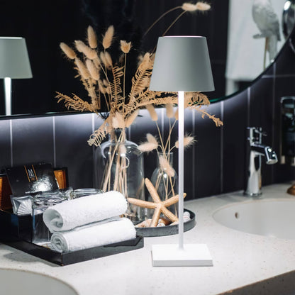 Skorter | PoldLight – Modern LED Table Lamp with Charging Capability