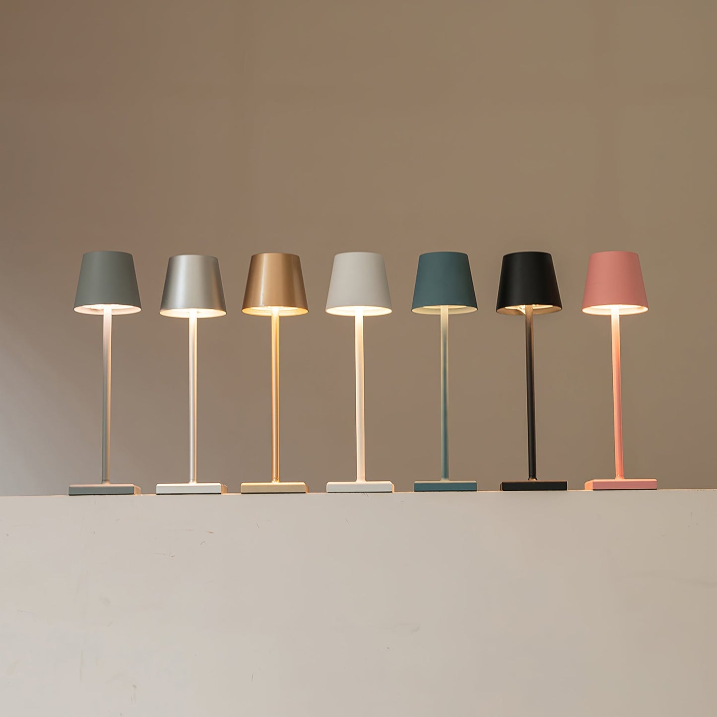 Skorter | PoldLight – Modern LED Table Lamp with Charging Capability