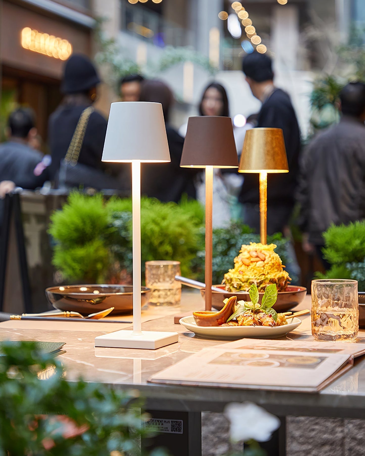 Skorter | PoldLight – Modern LED Table Lamp with Charging Capability