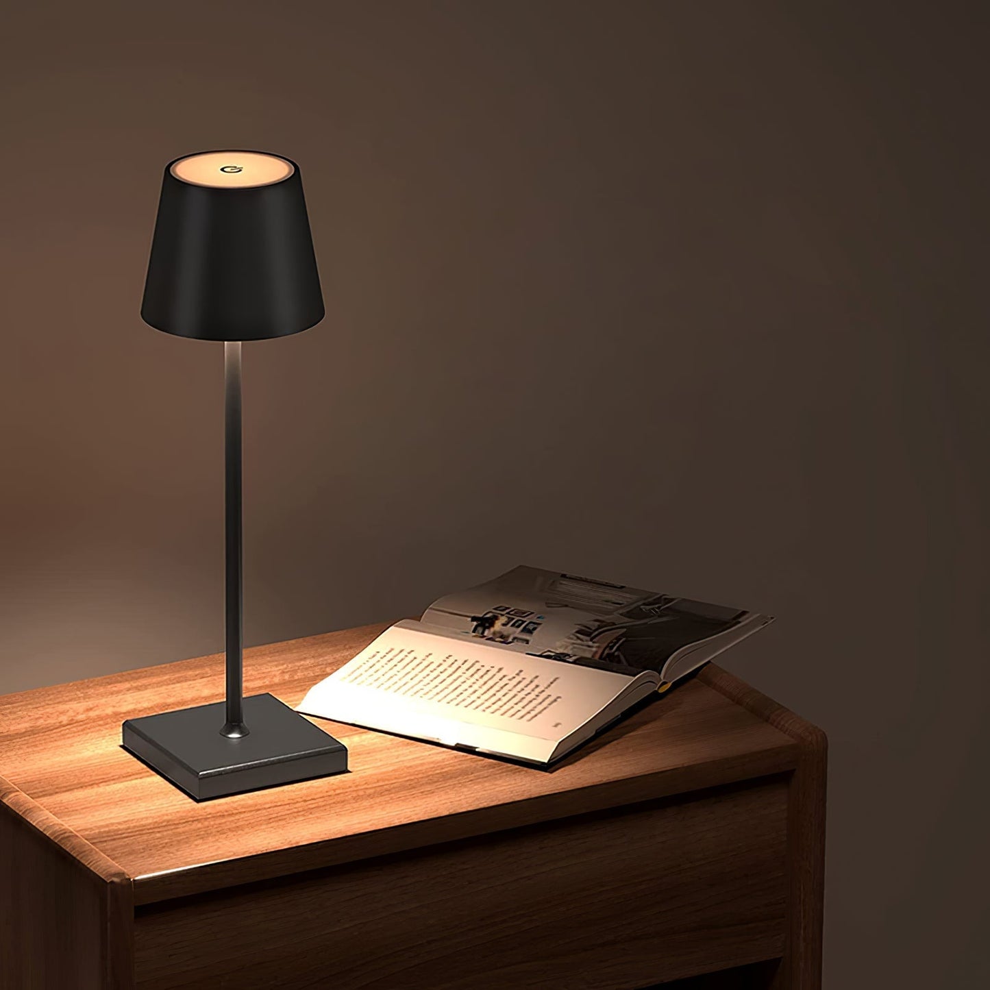 Skorter | PoldLight – Modern LED Table Lamp with Charging Capability