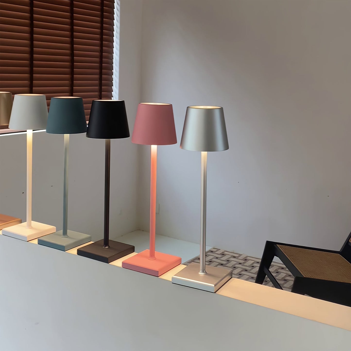 Skorter | PoldLight – Modern LED Table Lamp with Charging Capability