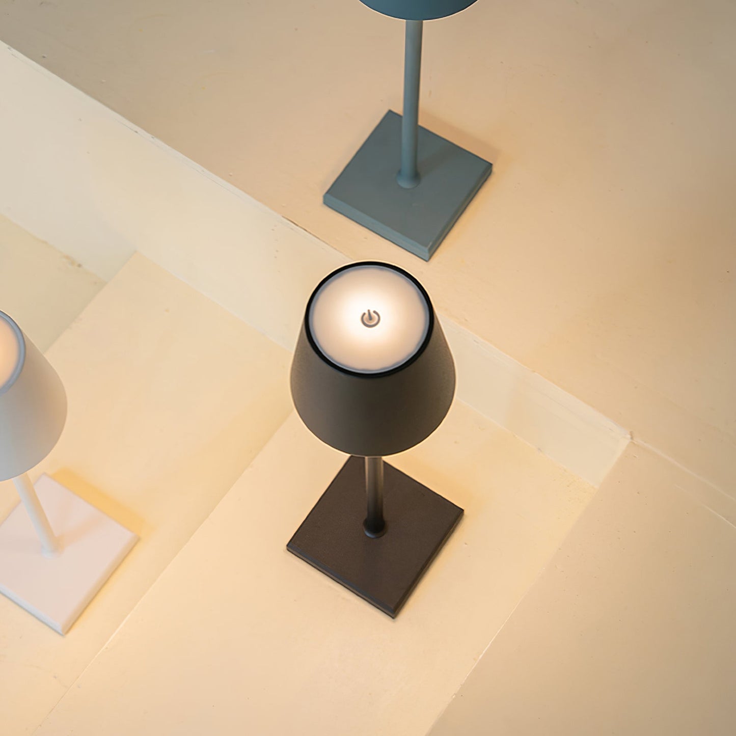Skorter | PoldLight – Modern LED Table Lamp with Charging Capability
