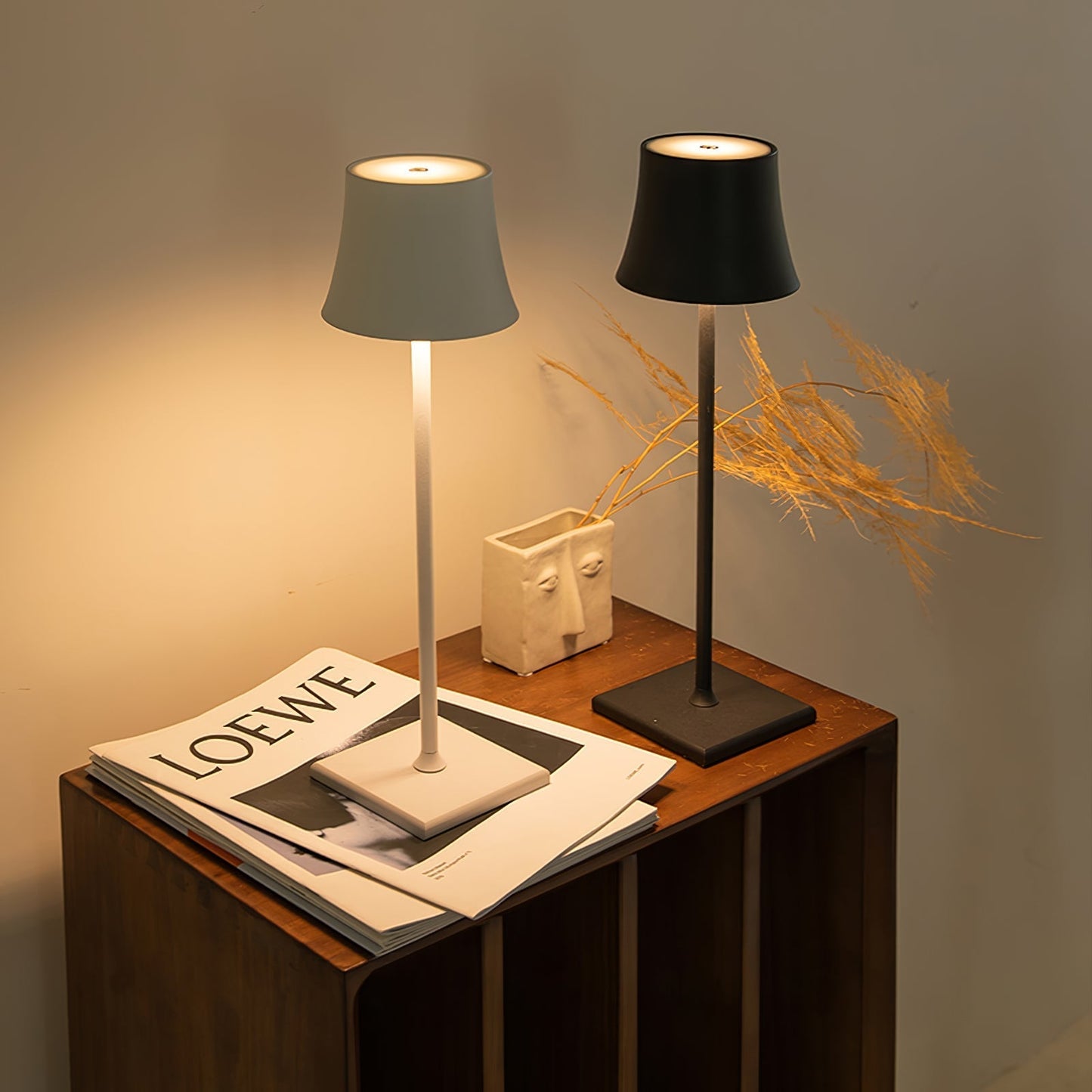 Skorter | PoldLight – Modern LED Table Lamp with Charging Capability