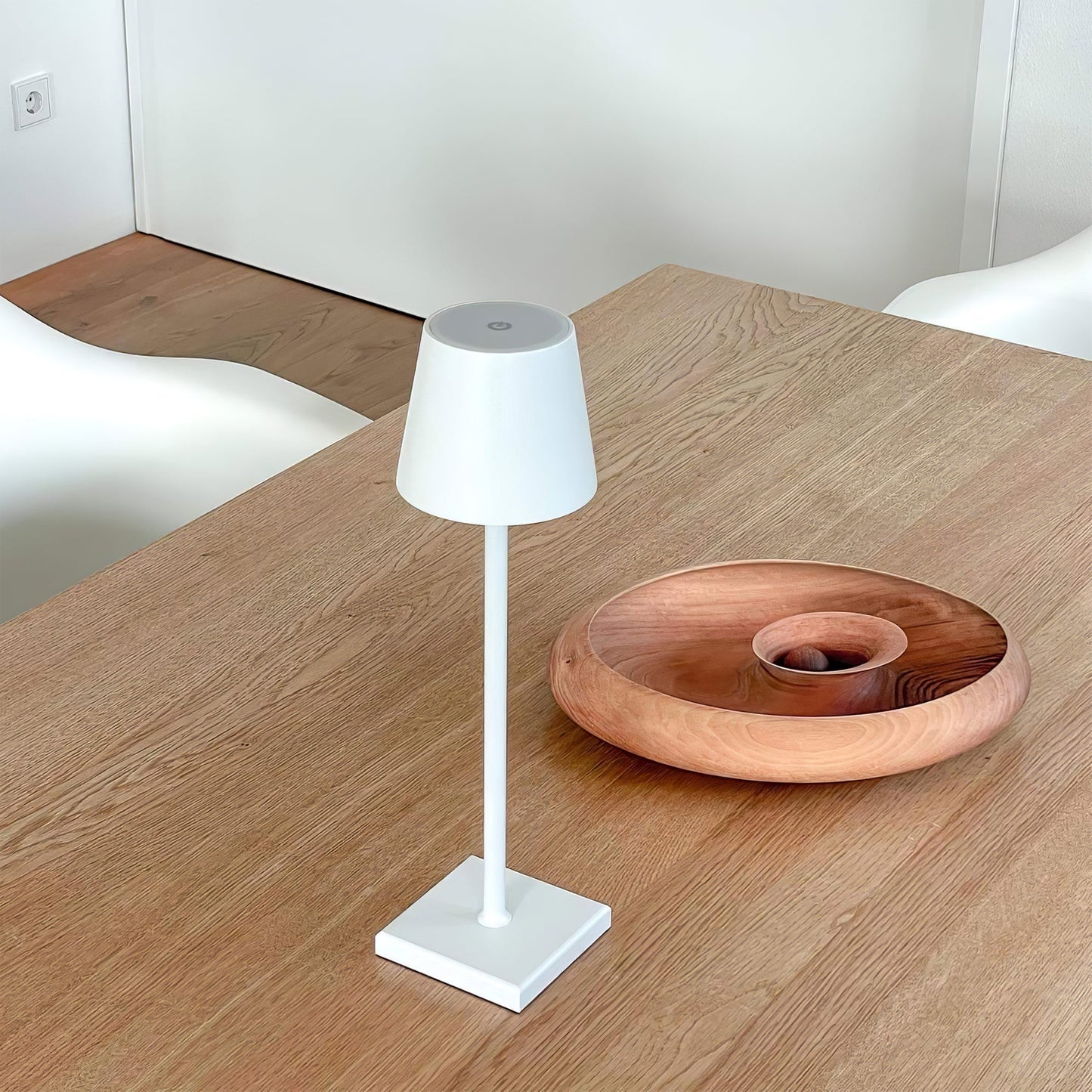 Skorter | PoldLight – Modern LED Table Lamp with Charging Capability