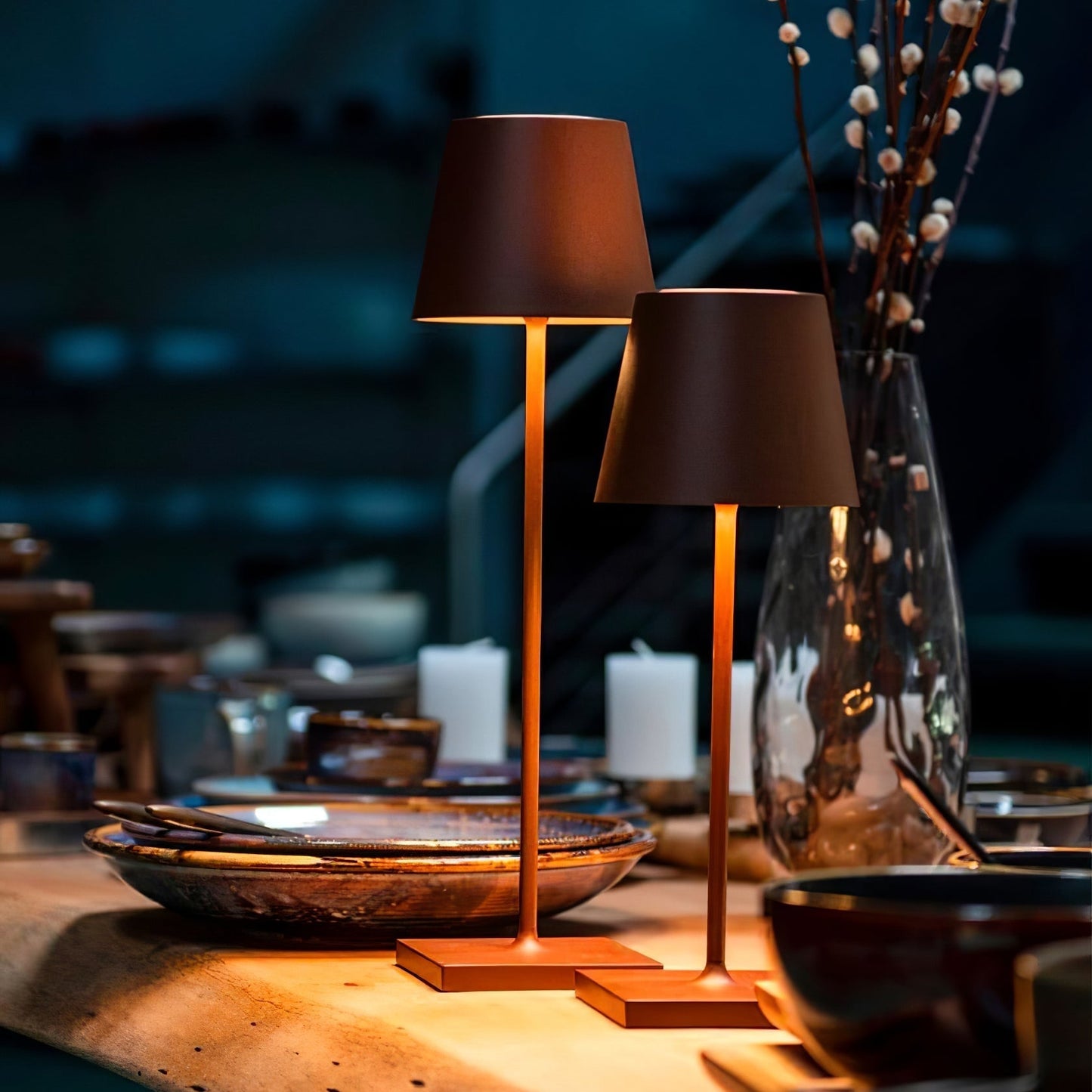 Skorter | PoldLight – Modern LED Table Lamp with Charging Capability