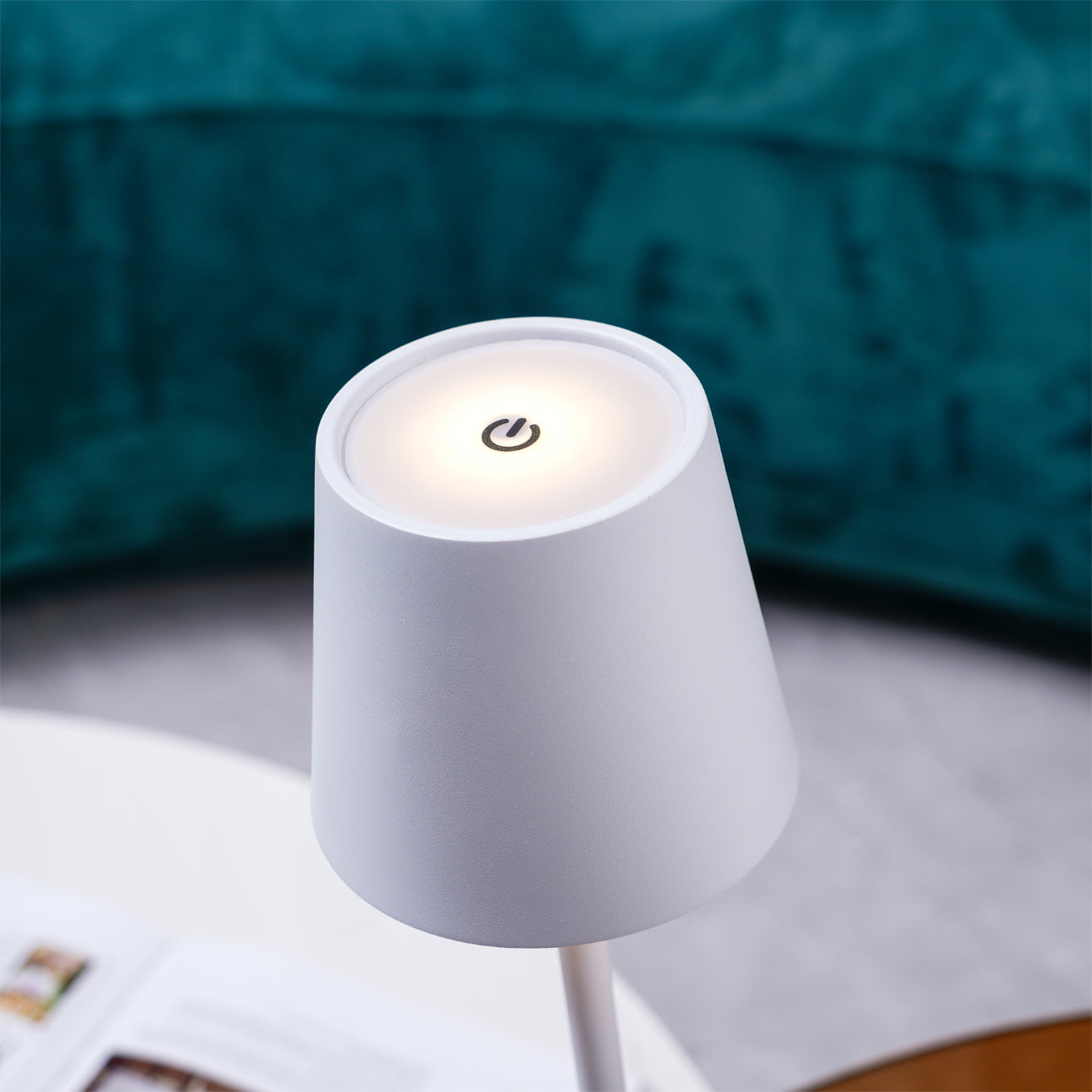 Skorter | PoldLight – Modern LED Table Lamp with Charging Capability