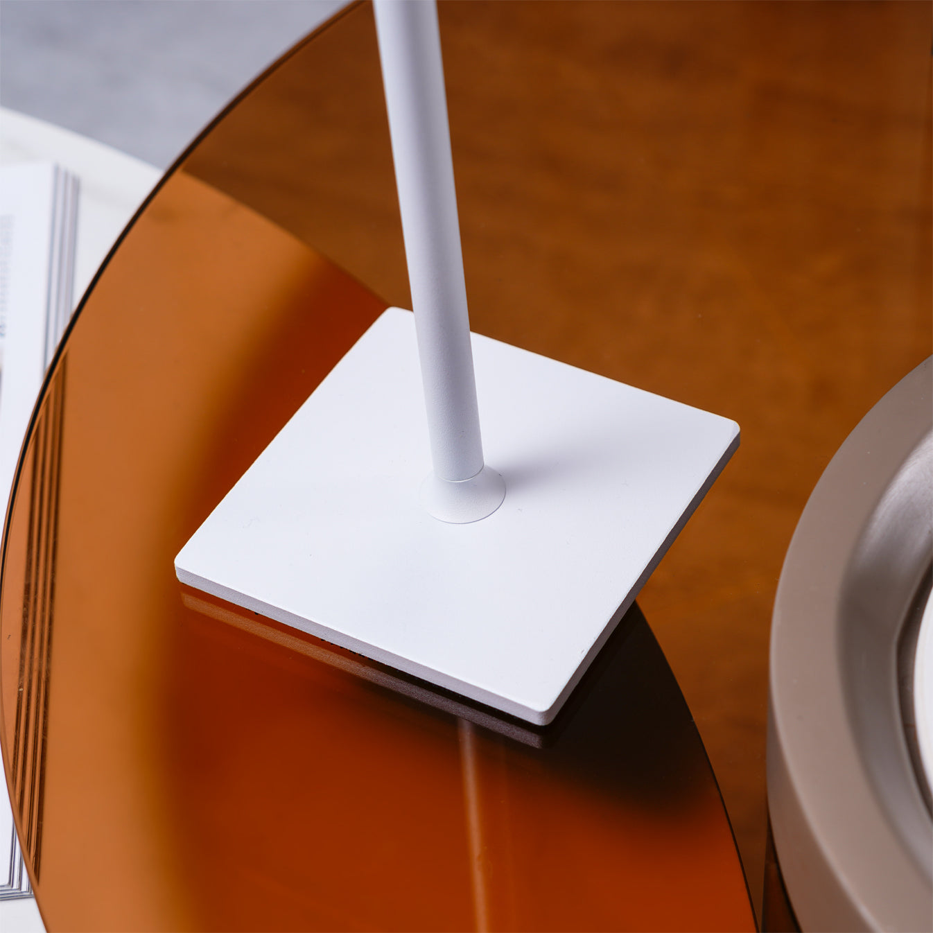 Skorter | PoldLight – Modern LED Table Lamp with Charging Capability