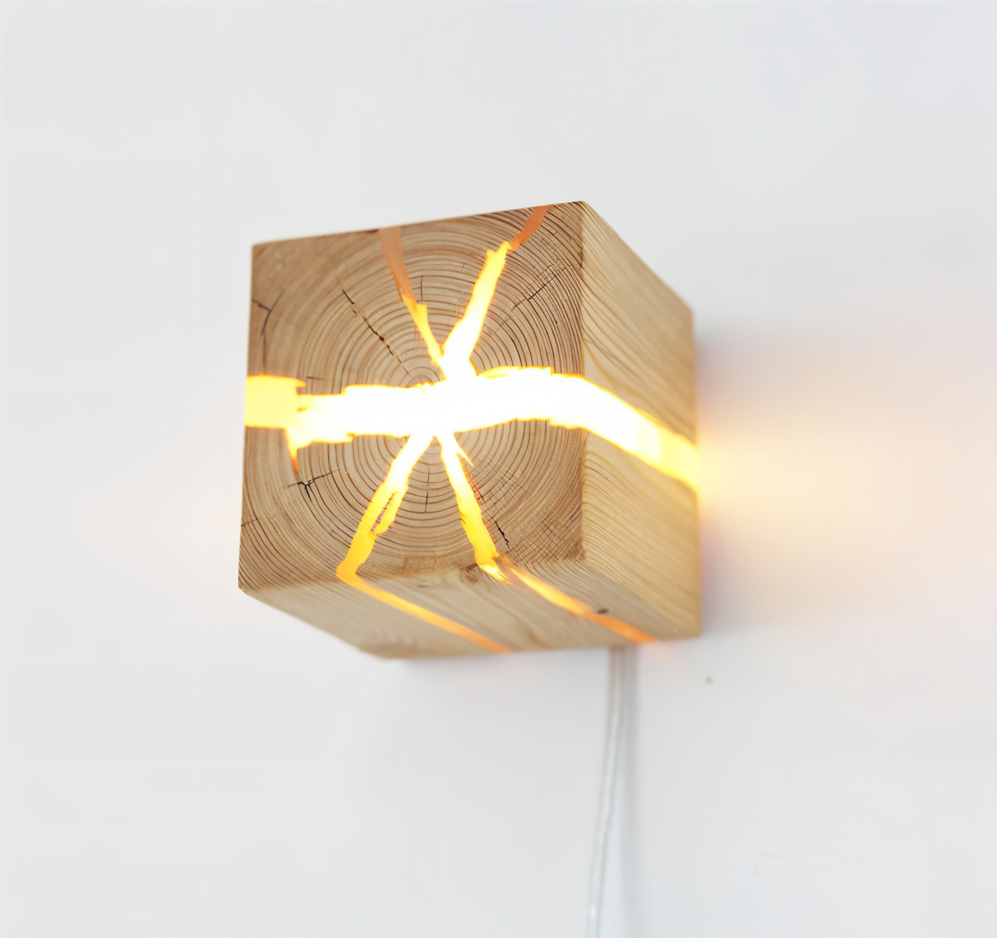 Skorter | QuadCrackle Wooden Wall Light – Handcrafted LED Wall Lamp with Artistic Crackle Design