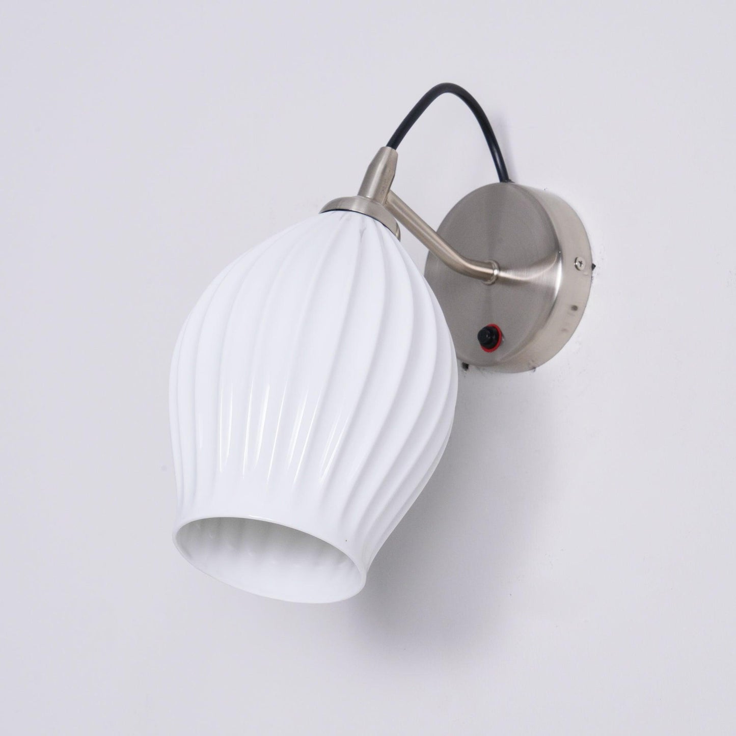 Skorter | Ceramic Ribbed Wall Lamp