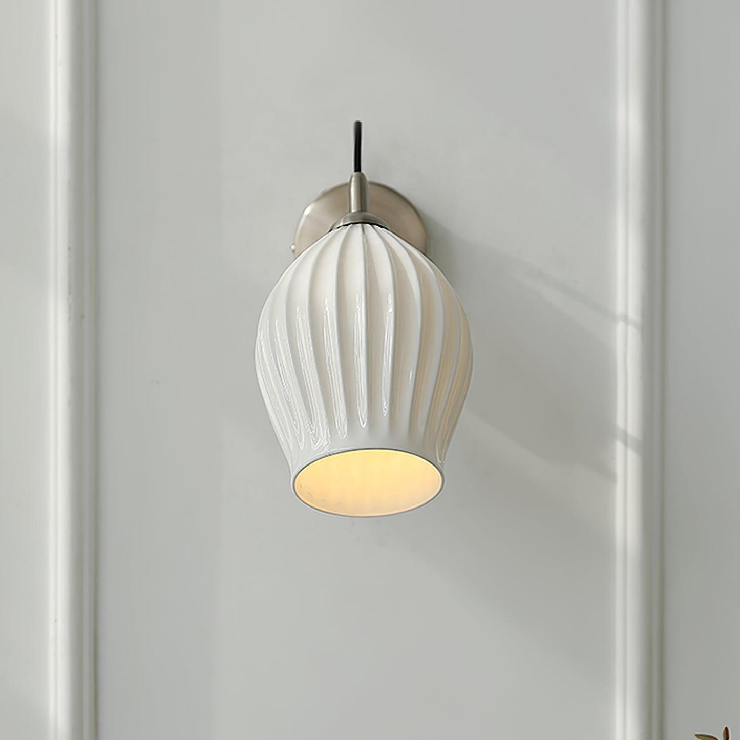 Skorter | Ceramic Ribbed Wall Lamp