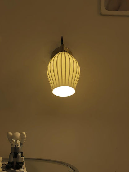 Skorter | Ceramic Ribbed Wall Lamp