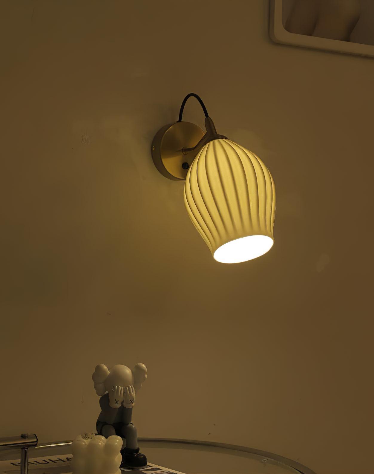 Skorter | Ceramic Ribbed Wall Lamp