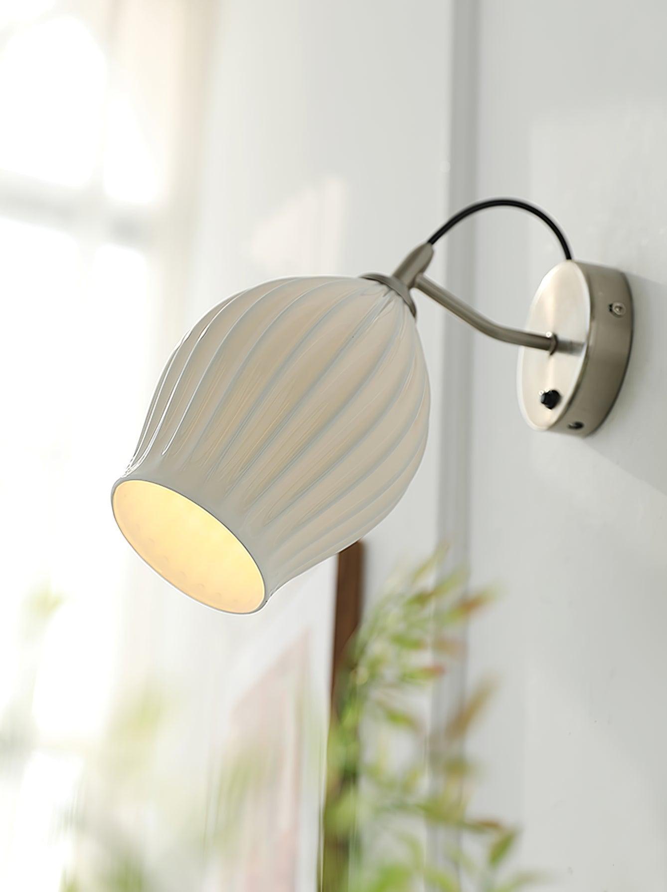 Skorter | Ceramic Ribbed Wall Lamp