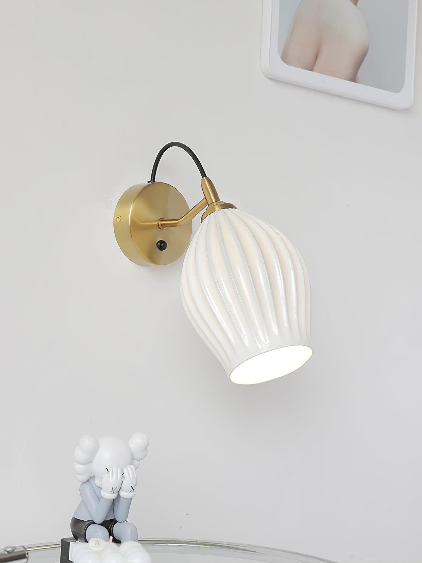Skorter | Ceramic Ribbed Wall Lamp