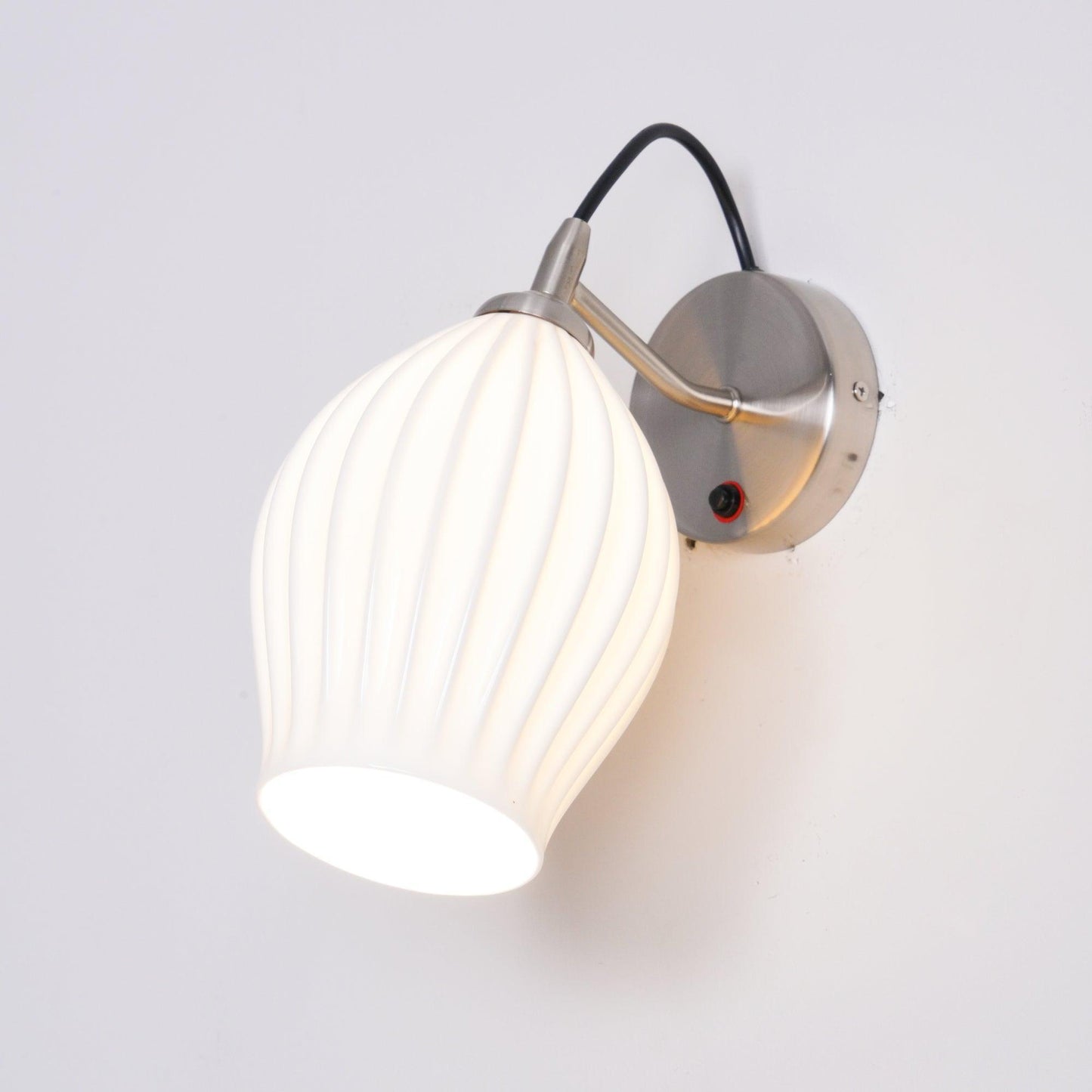 Skorter | Ceramic Ribbed Wall Lamp