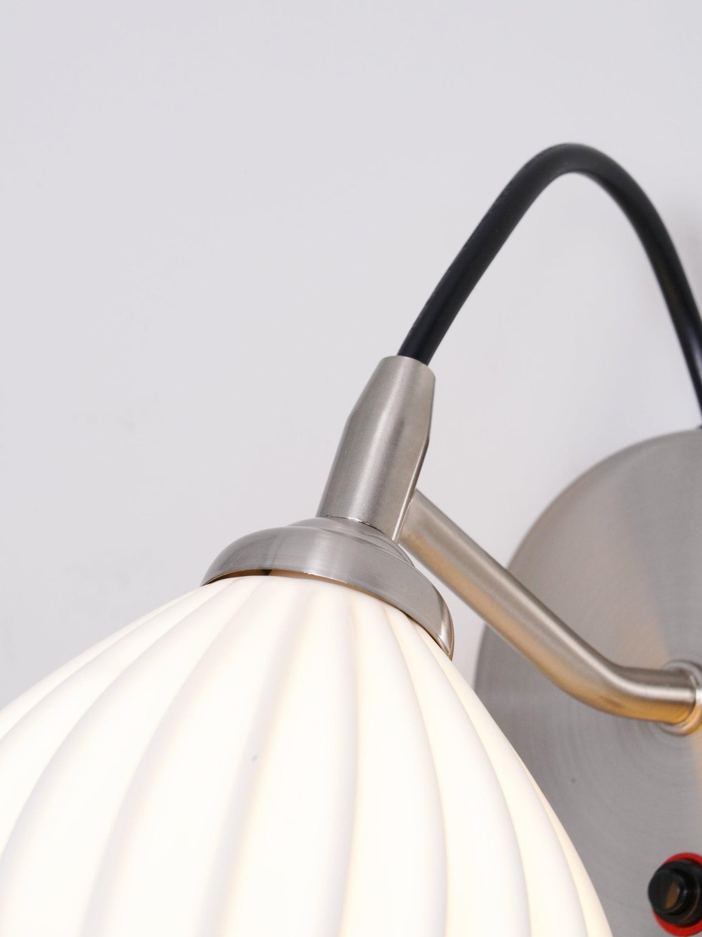 Skorter | Ceramic Ribbed Wall Lamp