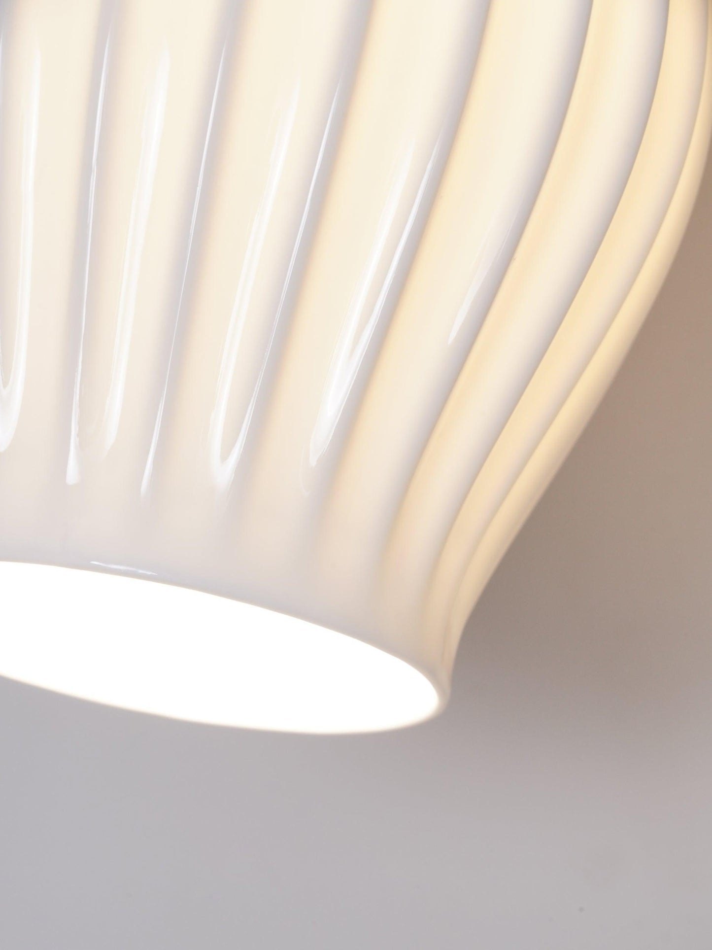 Skorter | Ceramic Ribbed Wall Lamp