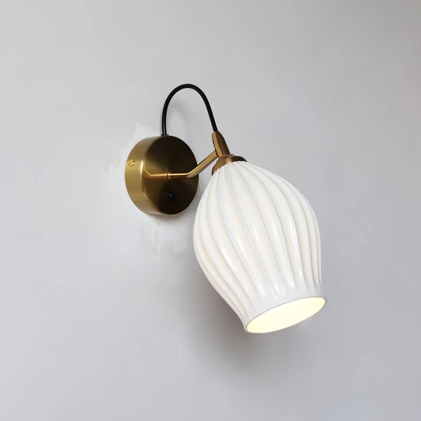 Skorter | Ceramic Ribbed Wall Lamp