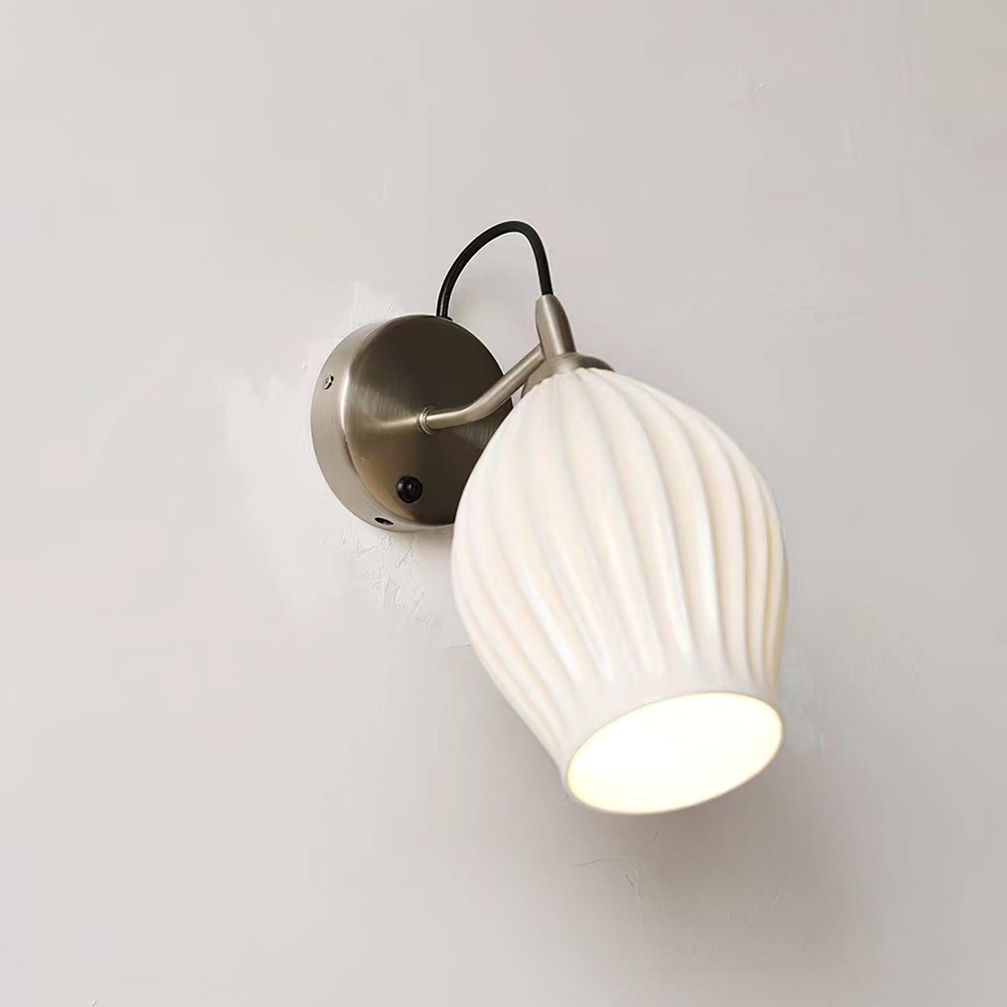 Skorter | Ceramic Ribbed Wall Lamp