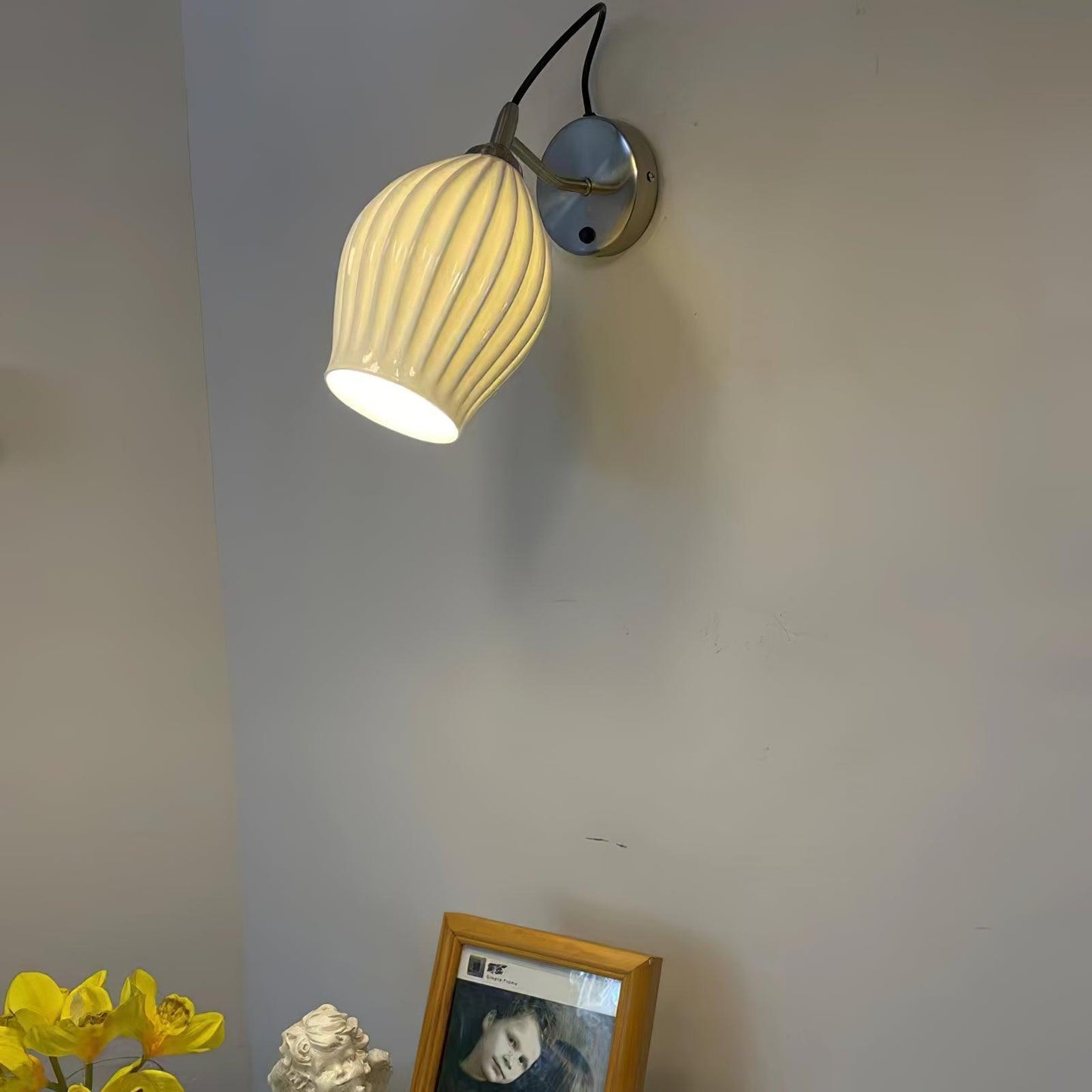 Skorter | Ceramic Ribbed Wall Lamp