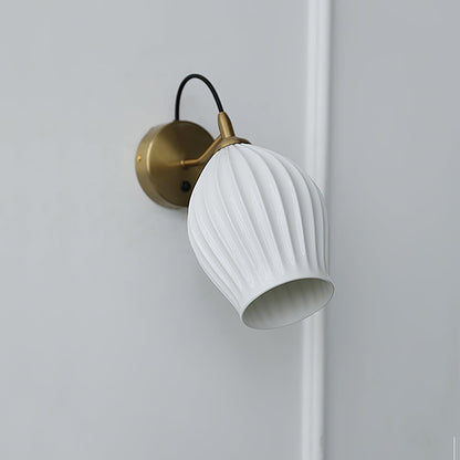 Skorter | Ceramic Ribbed Wall Lamp