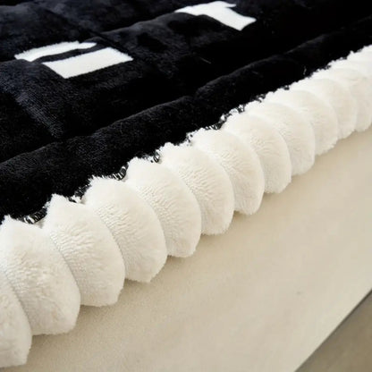 Skorter | Ruffled Cloud Edge Quilted Couch Cover
