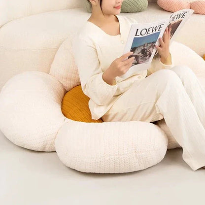 Skorter | Fluffy Daisy Cushion