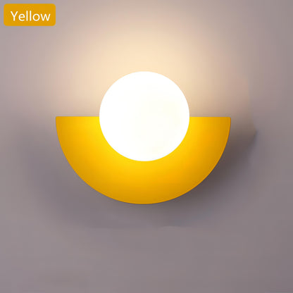 Skorter | Elegant half-circle shaped Nordic lamp for a cozier atmosphere